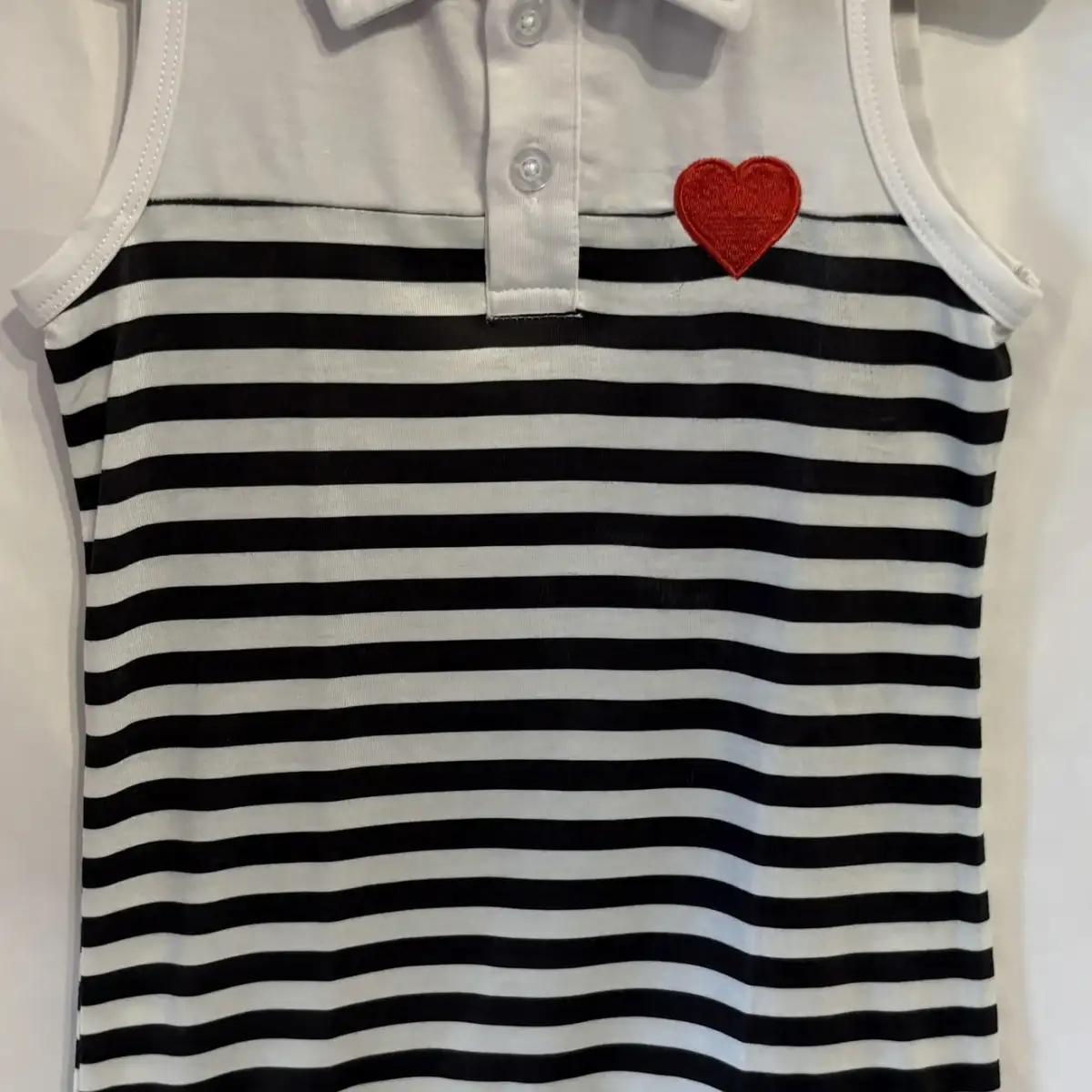 Robe  blanche a rayure bleu foncé 5 ans