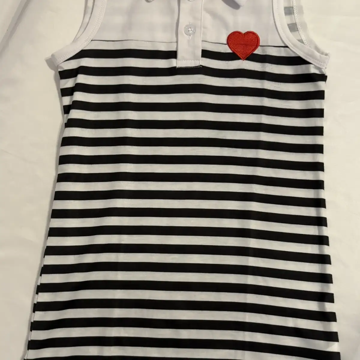 Robe  blanche a rayure bleu foncé 5 ans