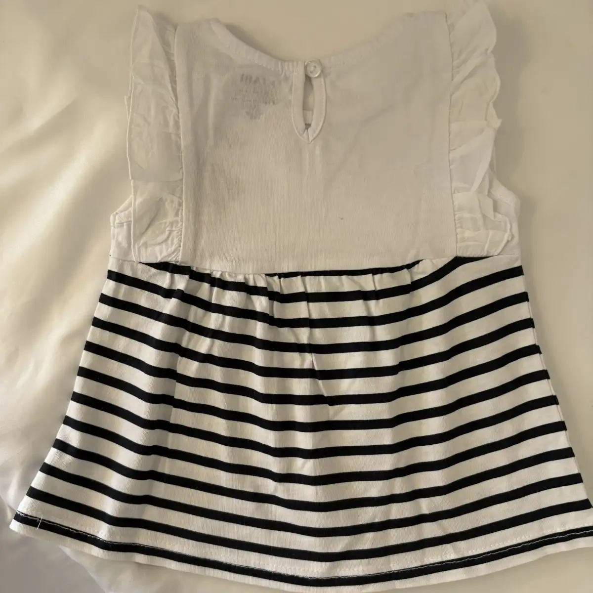 Robe blanche raye  bleu foncé 3 mois