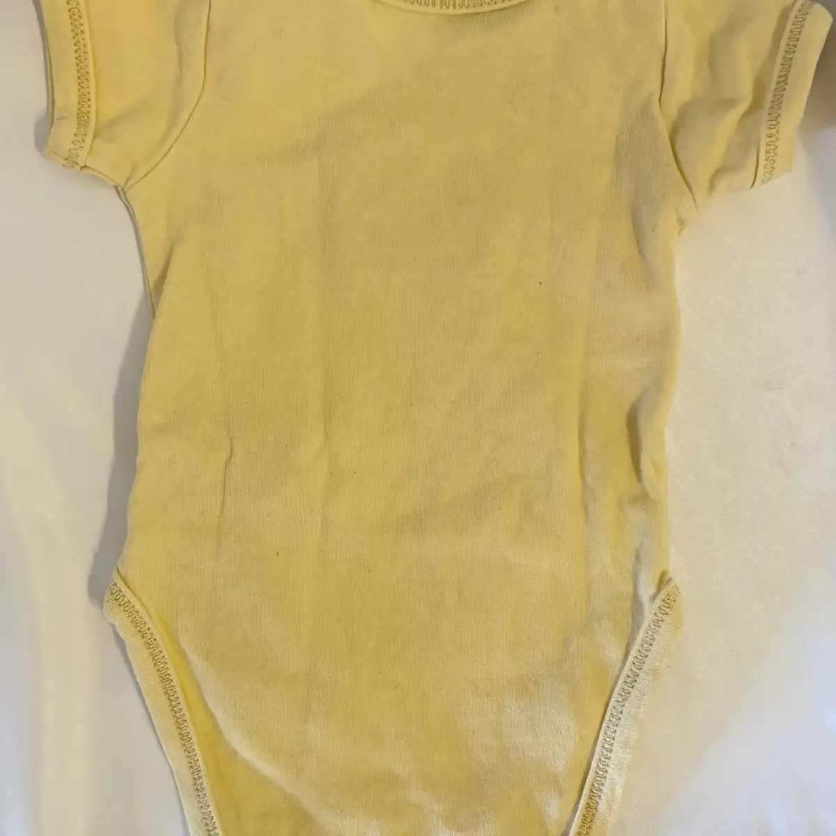 Body  jaune 3 mois