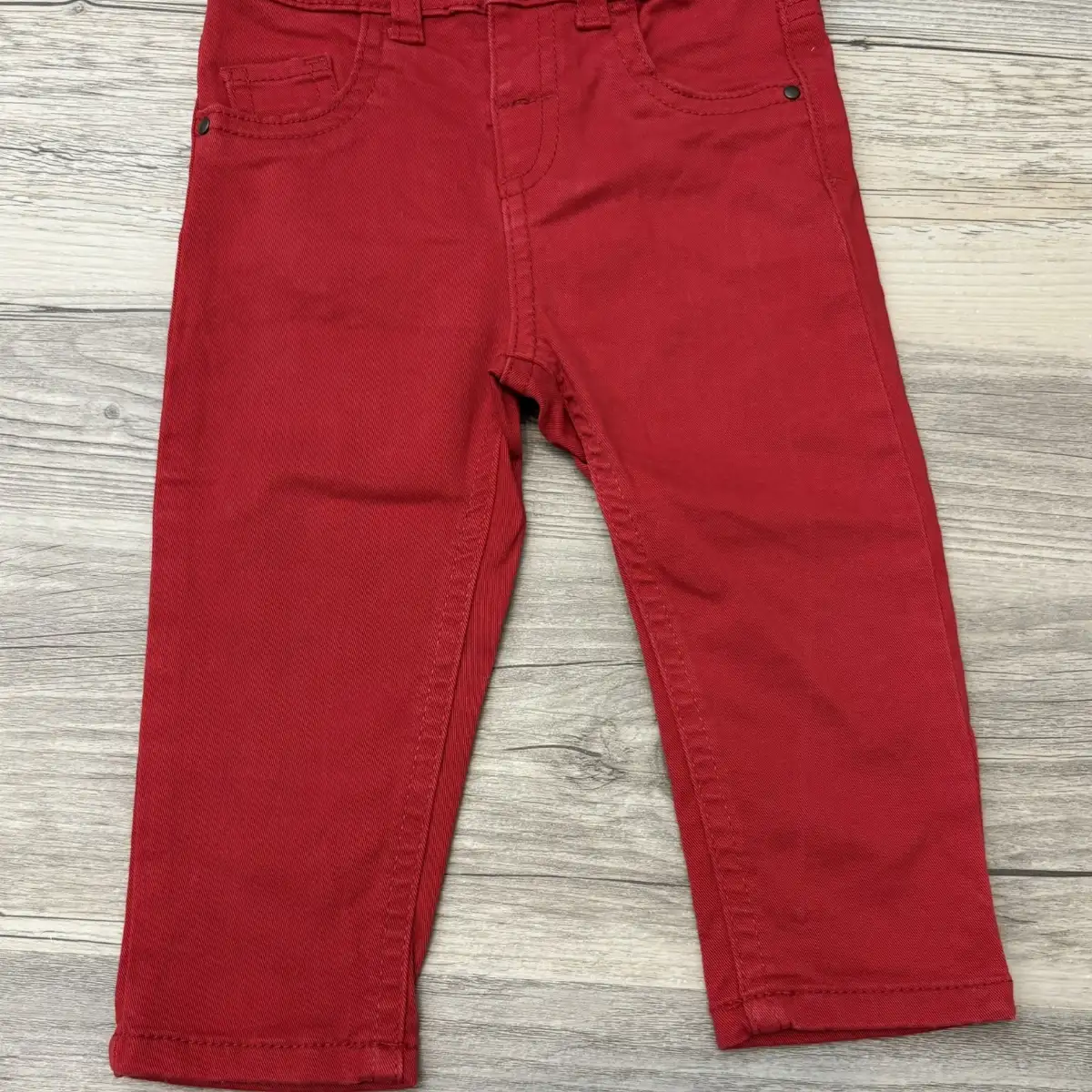 Pantalon  rouge  taille 18 mois