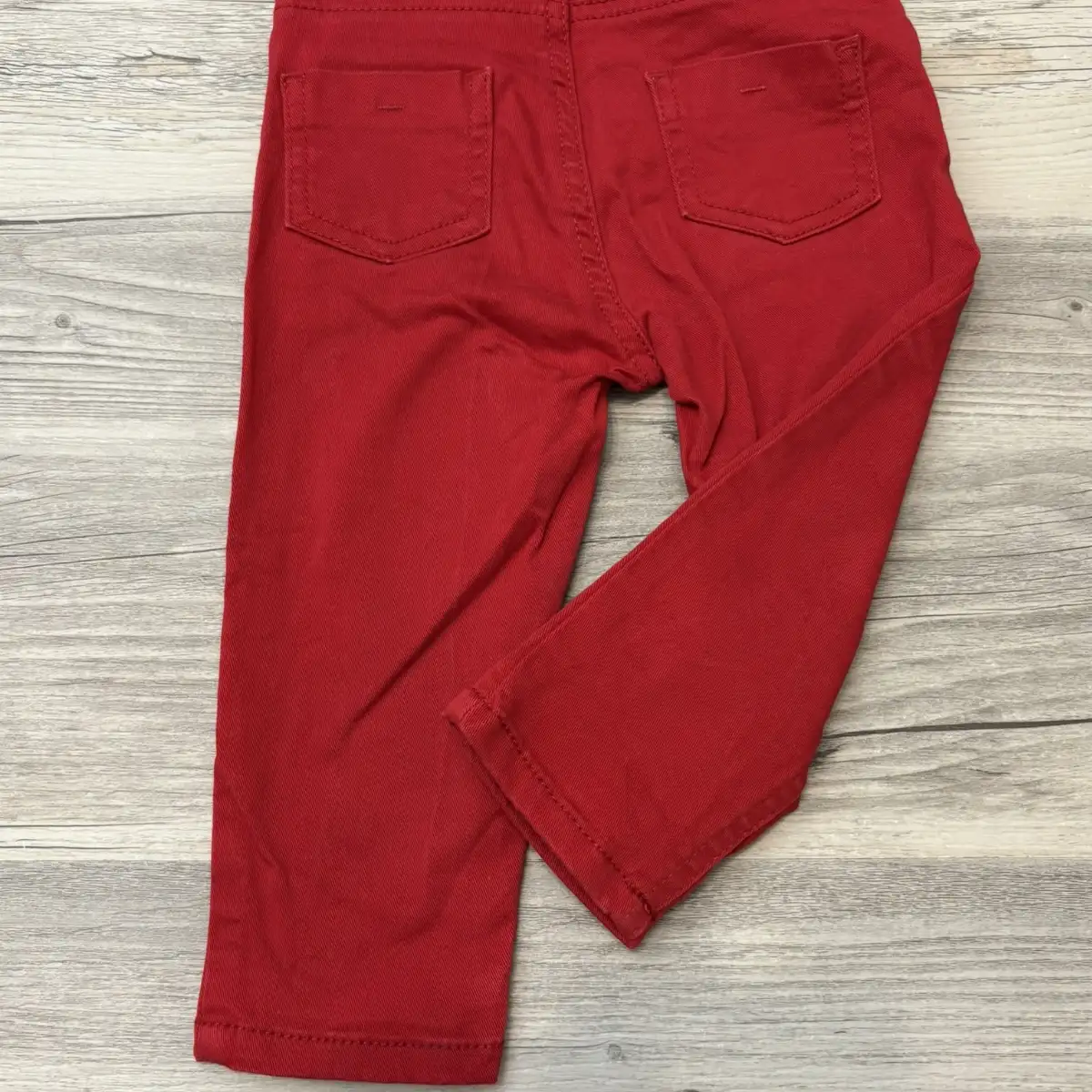 Pantalon  rouge  taille 18 mois